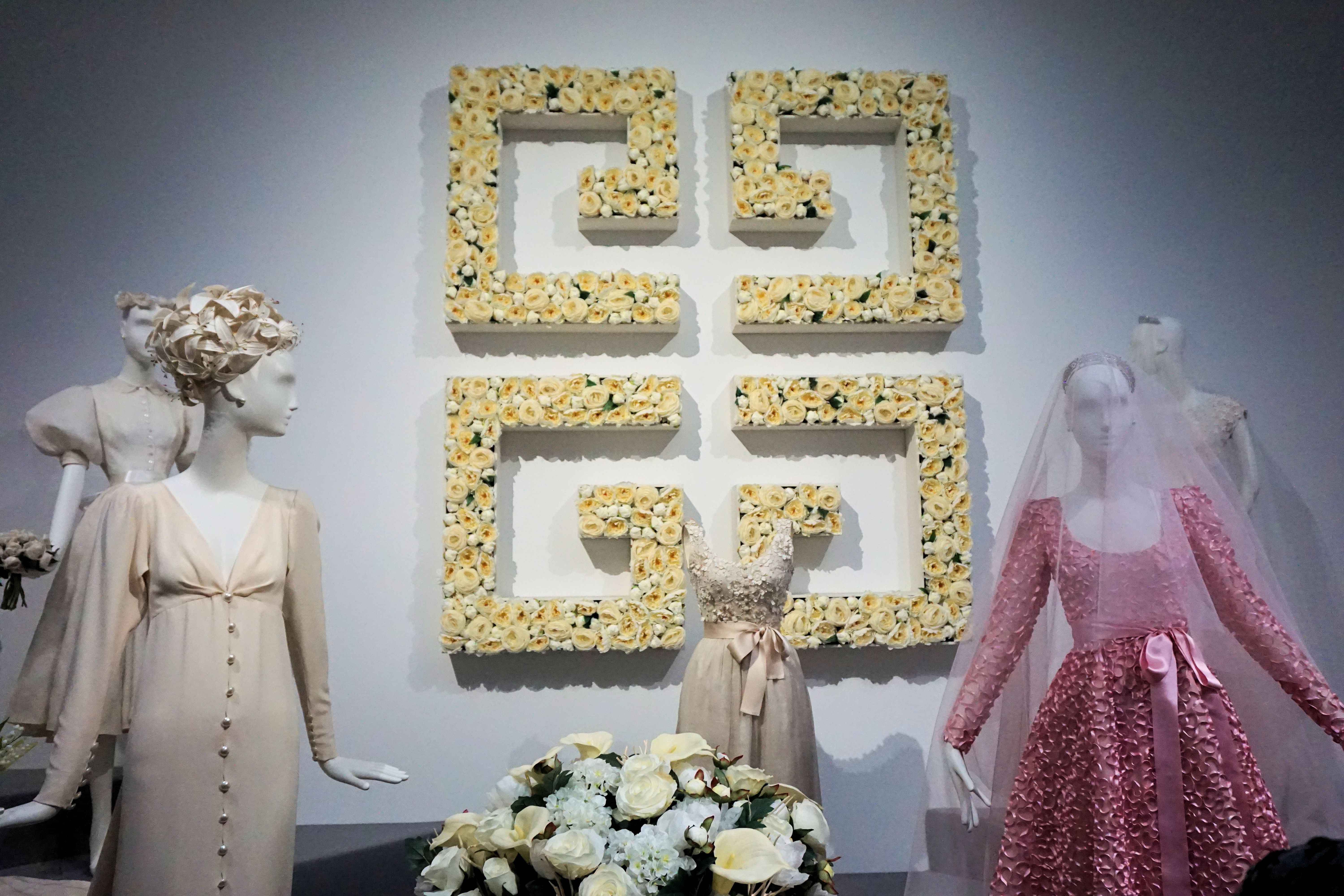 Je bekijkt nu Hubert de Givenchy – To Audrey With Love