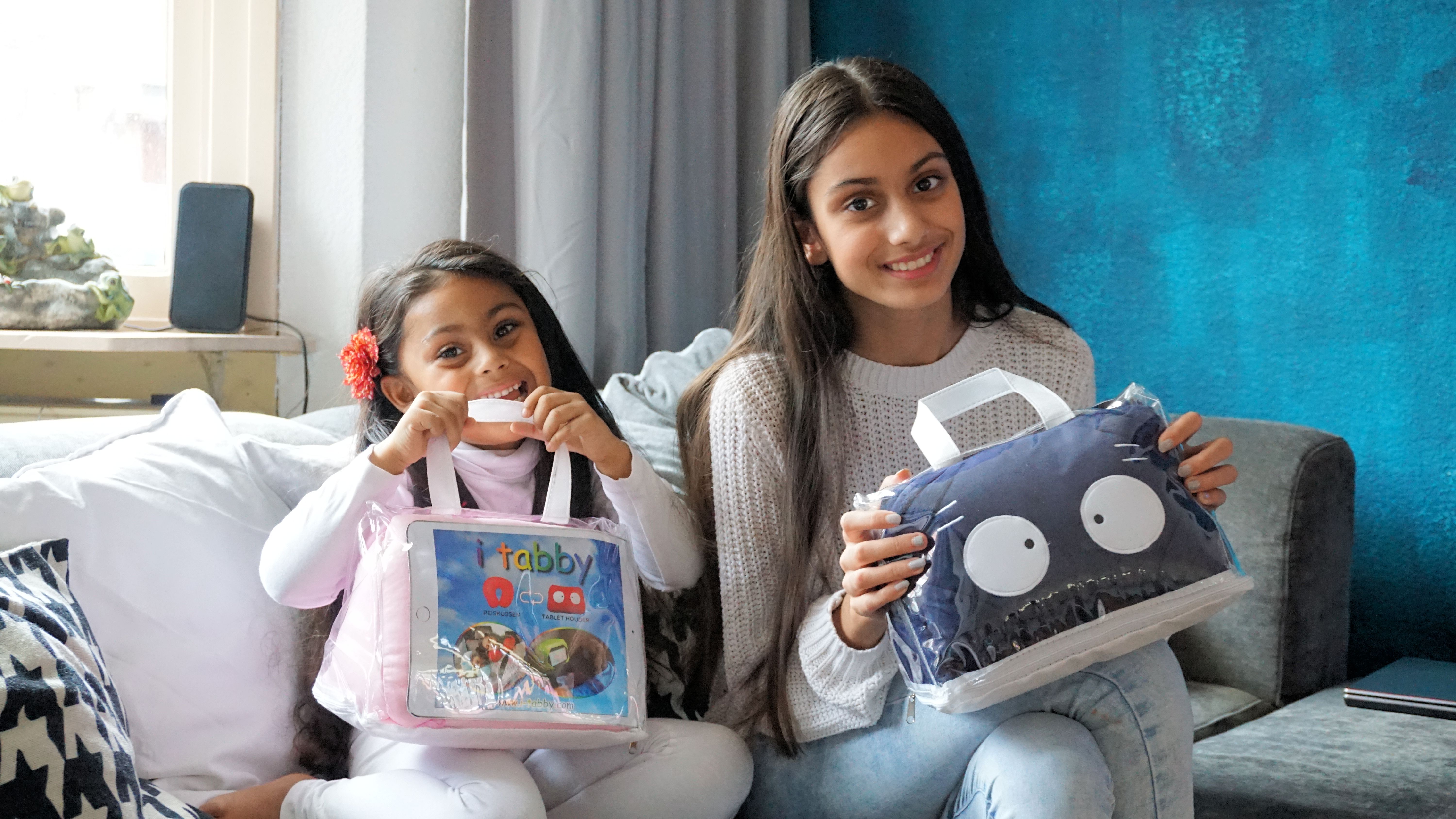 Lees meer over het artikel I-TABBY, TABLET HOLDER & TRAVEL PILLOW IN ONE