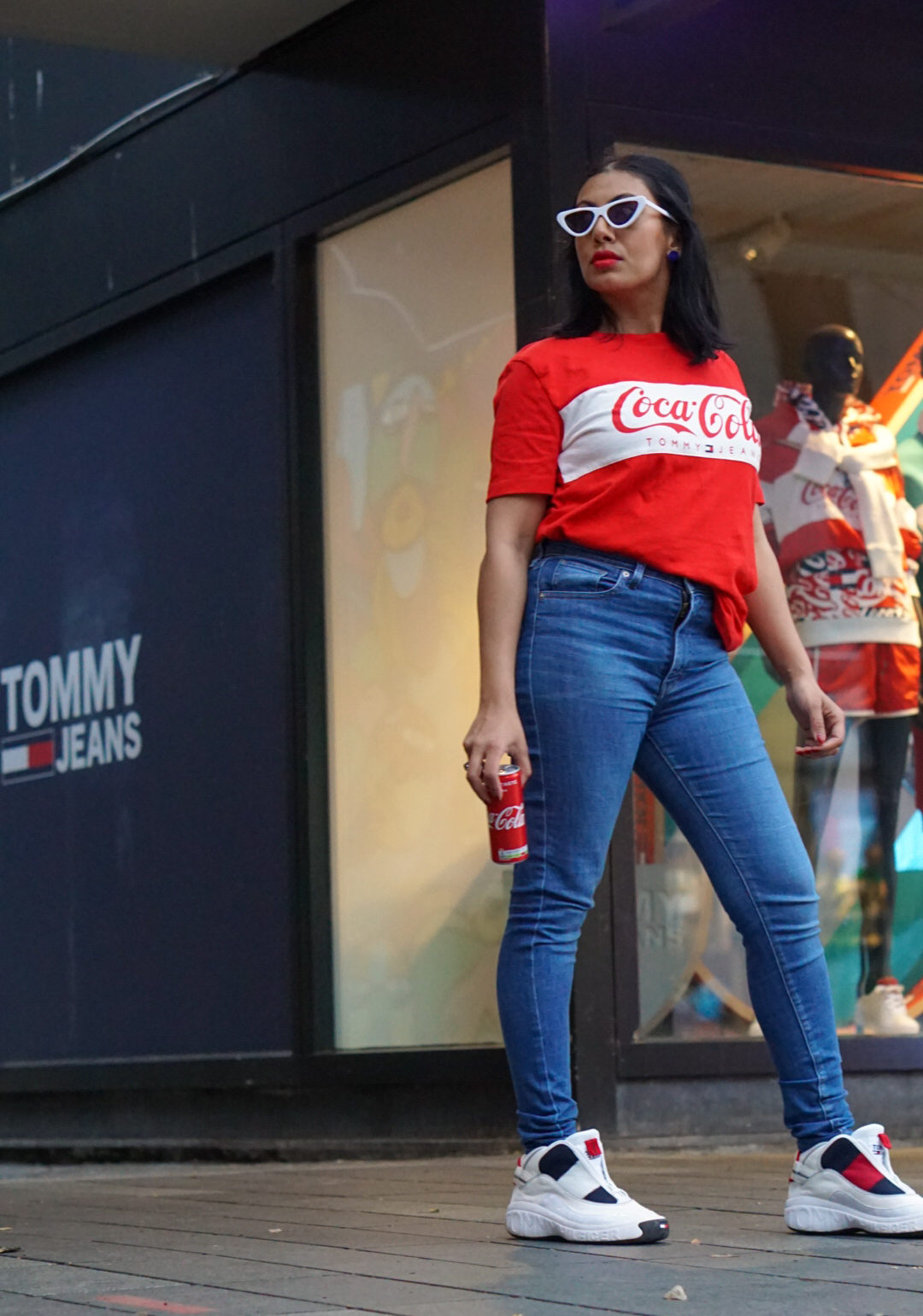 TOMMY JEANS X COCA COLA