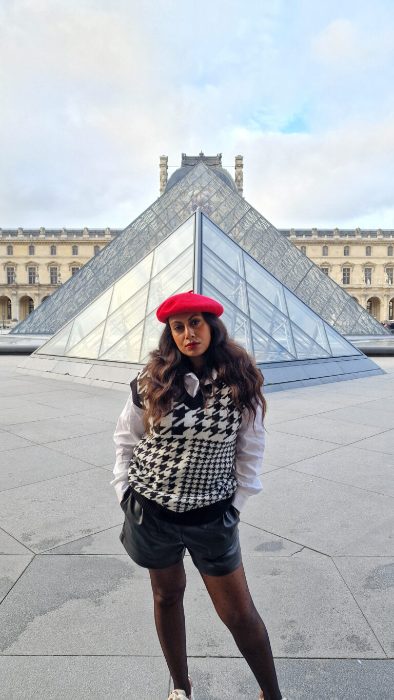 Louvre photo hotspot Paris